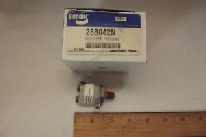 BENDIX 288042N PRESSURE INDICATOR N.O.S. - Picture 1 of 3