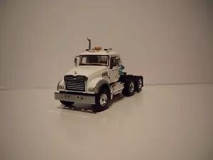 FIRST GEAR 1/50 WHITE MACK GRANITE MP DAY CAB SAME SCALE AS DIECAST MASTERS - Picture 1 of 4