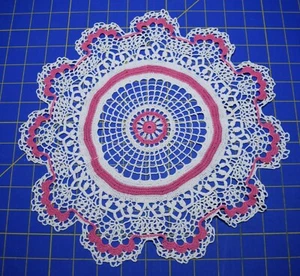 3943 Precioso tapete circular tejido a mano rosa y blanco, buen trabajo - Imagen 1 de 1