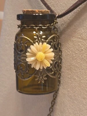 Бабочка маргаритки старинный латунный декор подвески длинный коричневый кожаный ожерелье - Изображение 1 из 4