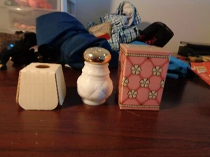 Vintage Avon Moonwind Powder Sachet 1.25oz. Milk Glass Shaker W/Box  - Picture 1 of 7