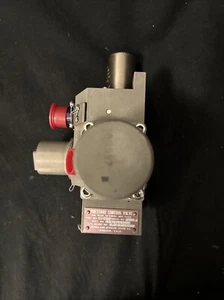 Valve-Nose Wheel Brake; MPN 39-047; S/N 746C; SERVICEABLE - Foto 1 di 8