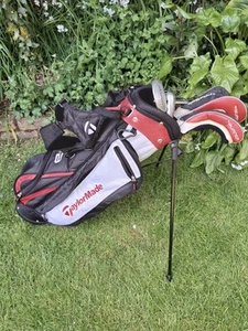 Junior TaylorMade Golf Set 1 Us Kids Club Kids Flex In Stand Borsa Destro - Foto 1 di 16