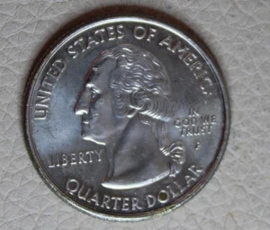 * 2000p MARYLAND QUARTER DOLLAR COIN TONED UNCIRCULATED CONDITION #VDH20 - Picture 1 of 6
