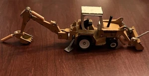 ERTL 1/64 Scale International Harvester Backhoe Loader Mighty Movers Collectible - Picture 1 of 6