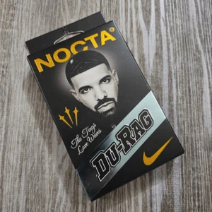 Cappello rapper Nike NOCTA Du-Rag Drake Wrap The Tings Love Waves Stara Swoosh nero - Foto 1 di 9