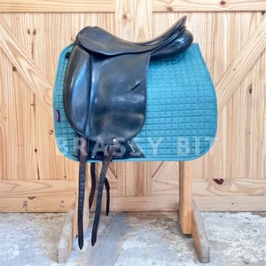 18" Stubben Excalibur Monoflap Dressage Saddle - Picture 1 of 12