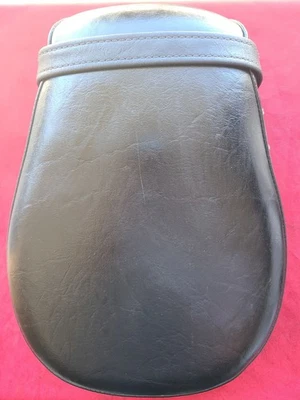 Almohadilla de asiento trasera con tachuelas OEM 1999-2003 99-03 Yamaha Road Star 1600 XV1600 5GA-24750 Foto 1 de 4