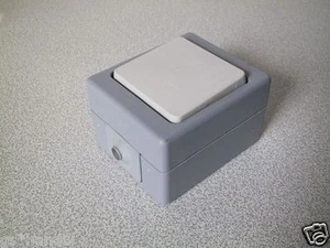 KOPP Kreuzschalter AP FR STANDARD grau-weiss (IP44) Aufputz Schalter Wechsel Aus - Bild 1 von 1