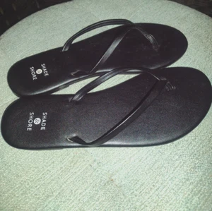 Chanclas Shade & Shore para mujer, talla 7, ligeramente usadas, correas negras - Imagen 1 de 4