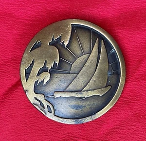 Vintage 1977 Indiana Metal Craft Segelboot Sonnenuntergang tropische Palme Gürtelschnalle Boho - Bild 1 von 5