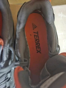 Biete hier neuwertige (kaum getragene) Sneakers der Marke ADIDAS TERREX an. - Bild 1 von 5