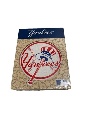 Icónico rompecabezas de madera New York Yankees 9,8”x 11” bombarderos del Bronx 150 piezas ¡Nuevo! Foto 1 de 4
