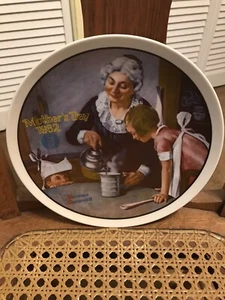 Knowles Mother's Day 1982 Norman Rockwell Collector Plate “The Cooking Lesson” - Picture 1 of 3