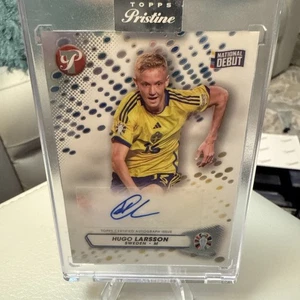 2023 Topps Pristine Road To UEFA Euro 2024 No.PA-HLA Pristine Auto, Hugo Larsson - Picture 1 of 2