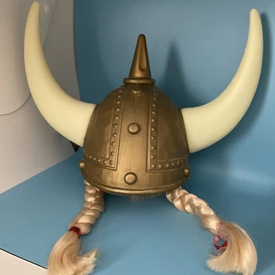 Capacete viking nórdico dourado plástico adulto com tranças loiras - Imagem 1 de 3