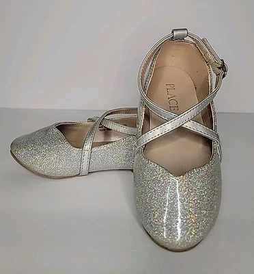 Zapato de vestir The Childrens Place plateado irredescente brillante hebilla niñas niños pequeños 8 Foto 1 de 4