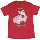 T-shirt adulte Monopoly neuf - "Status Single" pennybags en détresse dans une photo de voiture