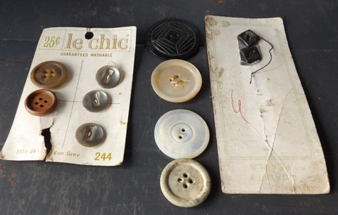 Lot of Vintage Mother of Pearl & Misc Buttons Cover