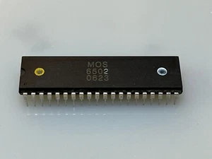 ✅ MICROPROCESSORE CHIP CPU MOS 6502 COMMODORE ATARI APPLE NUOVO NEW ✅ - Imagen 1 de 2