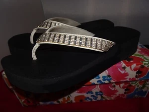 Skechers Schaumstoff Fußbett weiß Strass Riemen schwarz Riemen Schlappen Sandalen Größe 8 - Bild 1 von 2