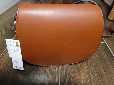 优衣库全新带标签,女式棕色马鞍单肩包带翻盖。 — 第 1/4 张图片