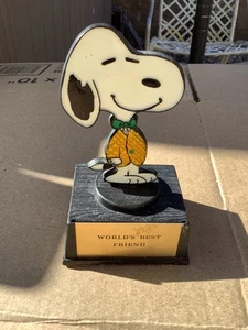 Vintage Aviva 1970 Peanuts Snoopy Worlds Best Friend Trophy  - Bild 1 von 2