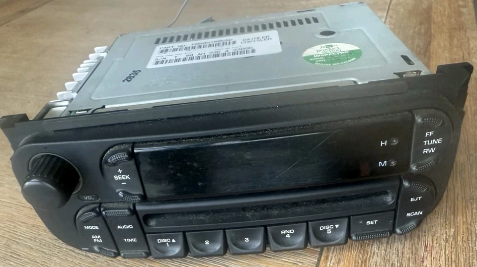 03-06 Dodge Stratus Radio AM/FM Reproductor de CD Unidad Principal Receptor | P05091506AE | OEM Foto 1 de 4