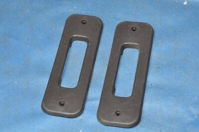 Nuevo de Lote Antiguo 1990-1992 Dodge Caravan Asiento Trasero Sujeción Escutcheon Cove Placa Borde Marrón Foto 1 de 4
