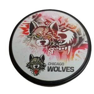 Memorabilia de la colección oficial de hockey Puck Arena de los Chicago Wolves AHL con licencia - Imagen 1 de 5