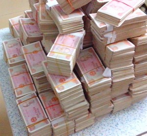 Vietnam 200 Dong Banknote papermoney Full Bundle 100PCS Used Circ Lot Pack