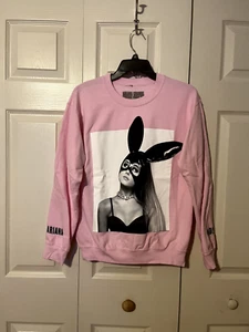 Sudadera Ariana Grande Dangerous Woman Tour Cuello Redondo 2017 Rosa Talla Pequeña NUEVA - Imagen 1 de 10