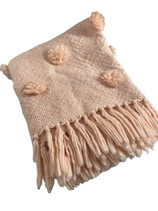 Pier 1 Imports Dusty Rose Rosa Blumen Bommel Fransen Überwurf Decke 50” x 60” - Bild 1 von 9