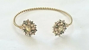 BR4056 UNIQUE DELICATE GOLD PLATED FLOWER DIAMANTE CUFF BRACELET - Picture 1 of 1