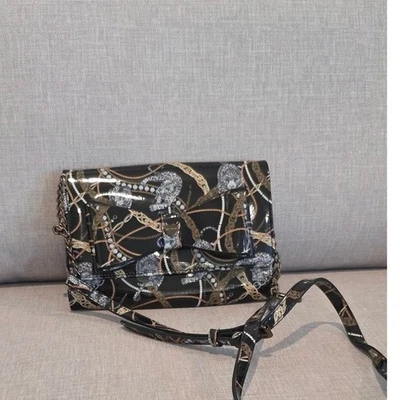 Bolsa de ombro com estampa Betsey Johnson alça corrente - Imagem 1 de 4