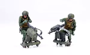 (Pre-pedido) Juego de 2 artilleros de helicóptero y mini pistolas guerra de Vietnam 1:35 modelo construido profesional - Imagen 1 de 15