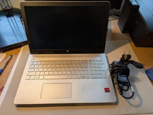HP Pavilion 15" - AMD 10 Radeon R5 8GB / 256GB SSD / DVD - Imagen 1 de 11