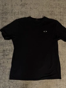 Oakley T-Shirt Size XL Made In Mexico Big Logo On The Back - Picture 1 of 7