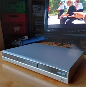 Sony RDR-HX825 DVD/160 HDD  Recorder/Player HDMI SCART S-Video Ausgänge ohne FB - Bild 1 von 9