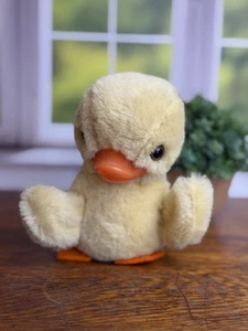 R. Dakin 1981 Yellow Plush Duckling Duck With Plastic Beak. - Picture 1 of 7