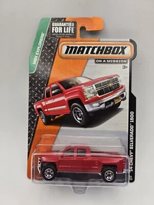 2014 MATCHBOX RED '14 CHEVY SILVERADO 1500 MBX EXPLORERS SERIE IN SCALA 1/64 - Foto 1 di 7