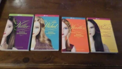Wicked  Box Set And Pretty Little Liars Set Of 4 Paperbacks Sara Shepard Foto 1 de 4