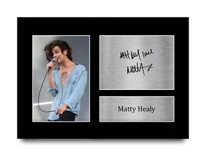 Matt Healy Signed Pre Printed Autograph A4 Photo Gift For a 1975 Fan - Imagen 1 de 31