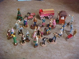 Hawthorne Village O Gauge Model Train People 1/48 Scale - Christmas Passengers - Picture 1 of 11