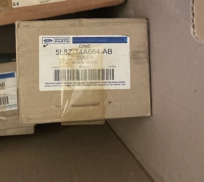 PIEZA CUBIERTA ORIGINAL FORD # 5L8Z-14A664-AB. F. Escape y Mercury Mariner 2005-07. Foto 1 de 2