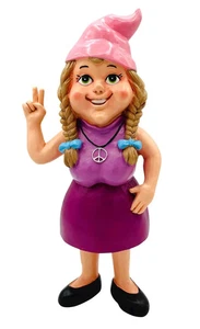 Gartenzwerg Zwergin Zwergenfrau mit Peace Kette - Bild 1 von 6