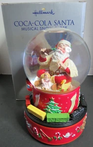 Globo de nieve musical Hallmark Coca-Cola Santa 2001 - ¡El tren se mueve alrededor de la base! IOB - Imagen 1 de 13
