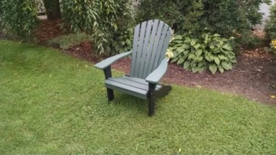 A&L Furniture Co. Sillas Adirondack de polietileno bicolor hechas por Amish con marcos negros Foto 1 de 2