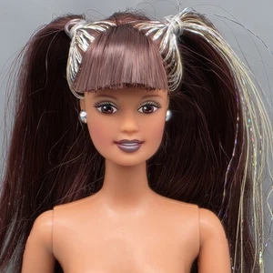 NUDE 1998 BEYOND PINK TERESA BARBIE DOLL BRUNETTE TINSEL HAIR BROWN EYES JEWELRY - Bild 1 von 15