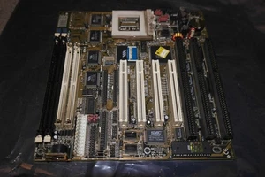  PCPartner VIB804DSE Socket 7 + processor Pentium 133Mhz + memmory 32Mb EDO Ram - Picture 1 of 15